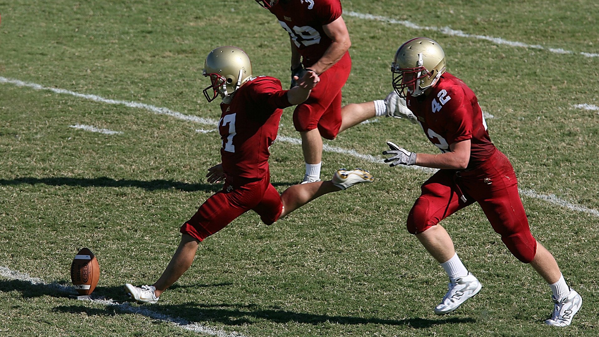 掘金前锋主动承担战术布置任务提升阅读比赛能力，掘金的战术