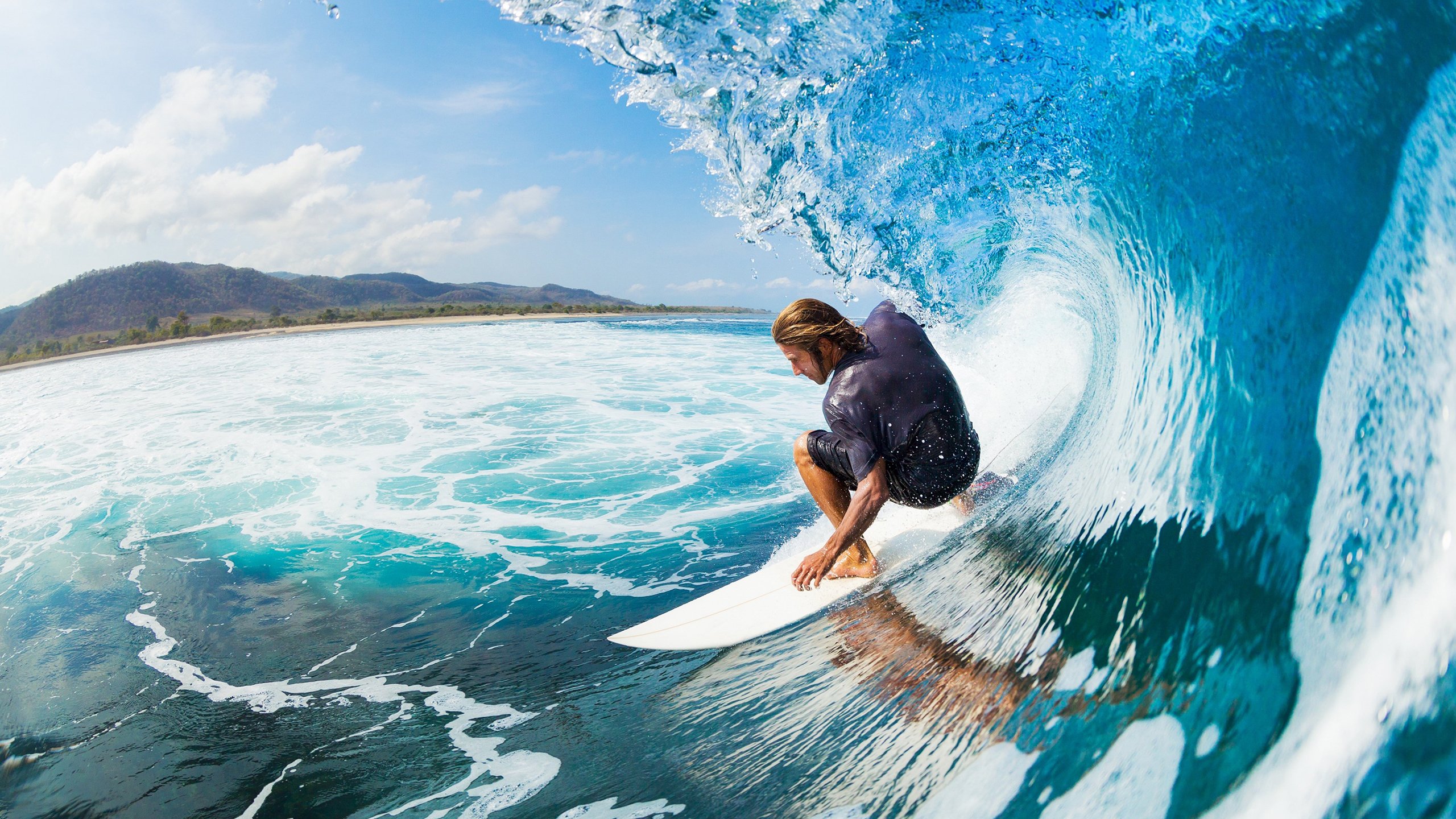 开云平台-水球对抗赛突尼斯打出整体配合，水球身体对抗